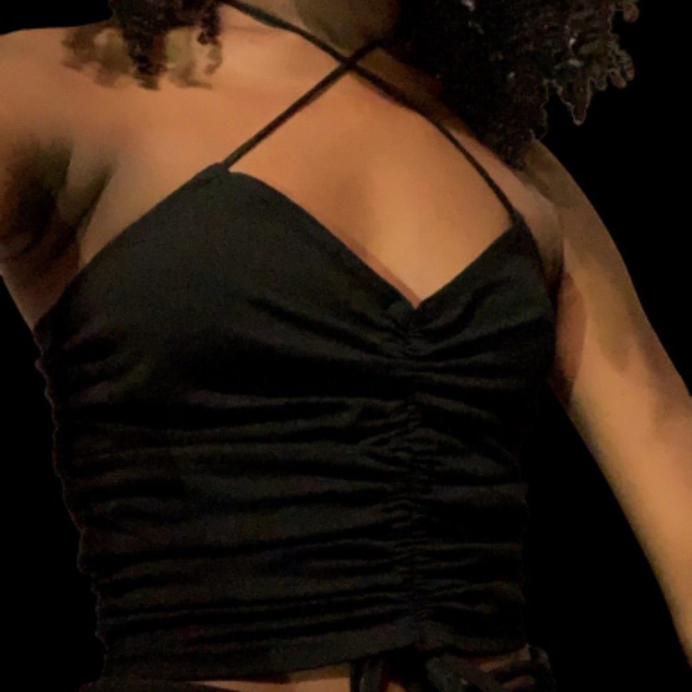 cross neck crop top - IG: @thernbsupply